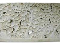 Ukiran Flora sebagai Dinding Batu